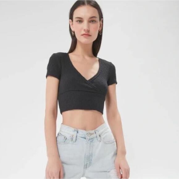 Urban Outfitters – Tuscany Surplice Rib Knit Crop Top in Black - Picture 4 of 9